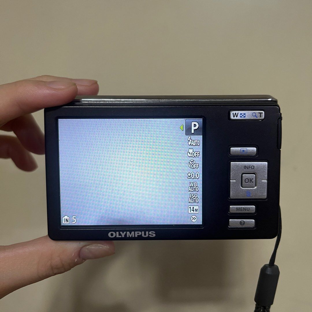 Gray Olympus FE-4030 14MP Digital Camera (Category: Cameras) located in Manila. Submitted by mmeowsz (Listing ID 1249313199, Image 2). Description: ✨Gray Olympus FE-4030 14MP Digital Camera ⤷ ₱5,000 ⤷ no issue ⤷ fully functional ⤷ inclusions: unit, battery, universal charger, strap, sd card Update: issue - slight lcd burn (doesn't affect the outcome) • 14MP - 1/2.3-inch CCD Sensor • ISO 64 - 1600 • 26-105 mm F2.6-5.9 Zoom Lens • 2.70" Fixed Type 