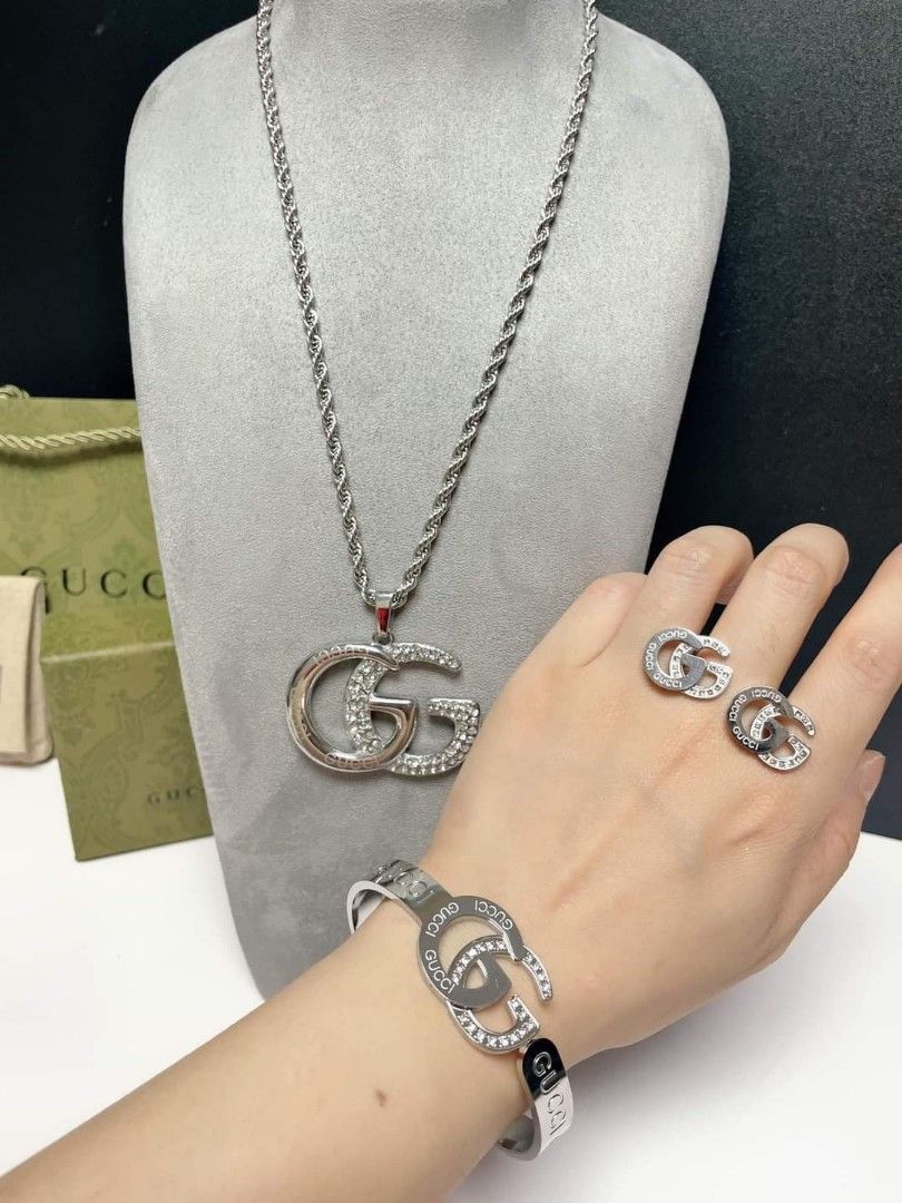 Gucci earrings and necklace shop