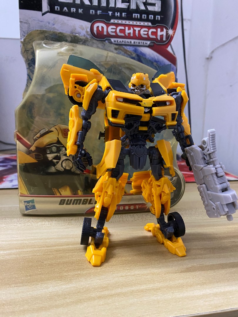 Transformers dark of the moon deluxe outlet class bumblebee