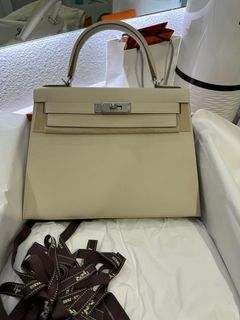 Authentic Hermes Vintage Kelly Sellier 28 bag in Epsom and Gold Hardware,  Luxury, Bags & Wallets on Carousell