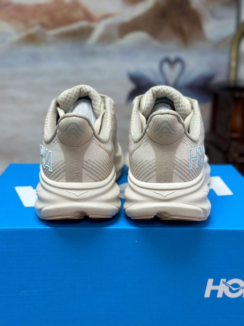 全新正貨】HOKA ONE ONE Clifton 9 減震防滑耐磨低幫跑步鞋流沙色, 女