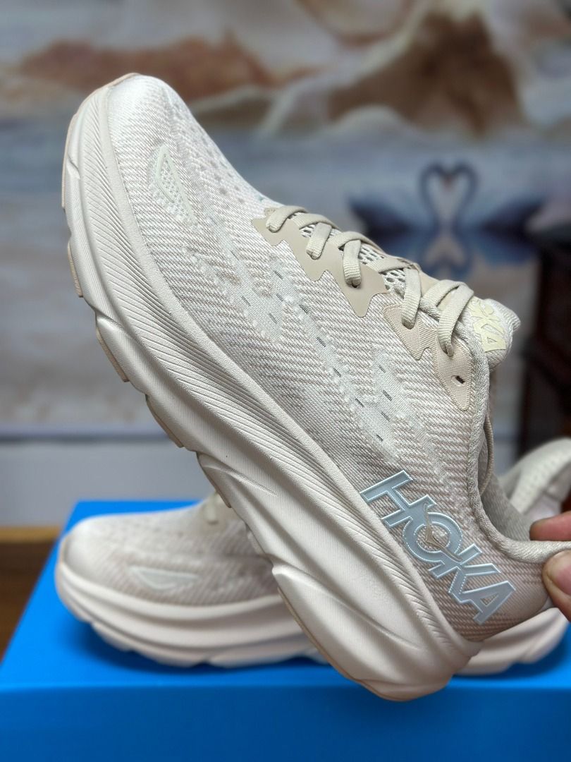 全新正貨】HOKA ONE ONE Clifton 9 減震防滑耐磨低幫跑步鞋流沙色, 女