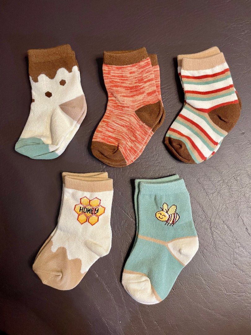 Kids socks bee themed design (Category: Babies & Kids Fashion) located in Pasig City. Submitted by ilr17 (Listing ID 1249299334, Image 1). Description: Kids socks Bee themed design Size small (1-3 years old) 100% cotton Can be sold per piece at a higher price Rfs bought samples for online business .