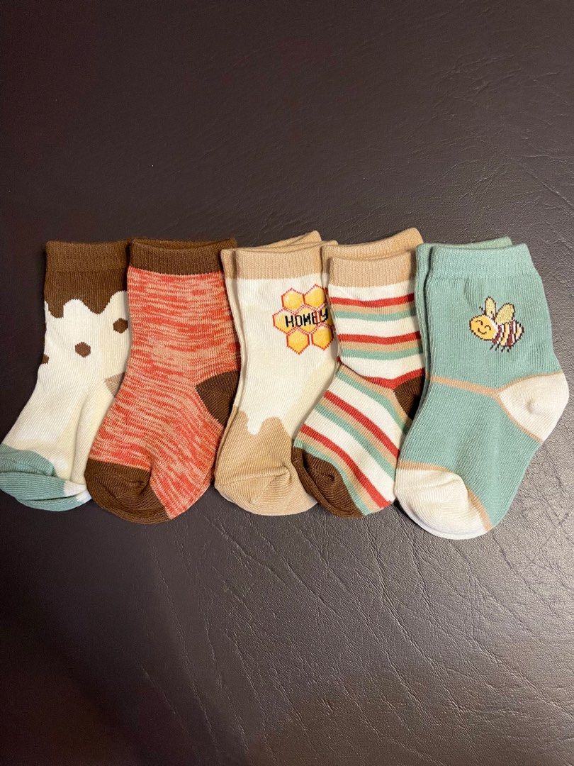 Kids socks bee themed design (Category: Babies & Kids Fashion) located in Pasig City. Submitted by ilr17 (Listing ID 1249299334, Image 2). Description: Kids socks Bee themed design Size small (1-3 years old) 100% cotton Can be sold per piece at a higher price Rfs bought samples for online business .