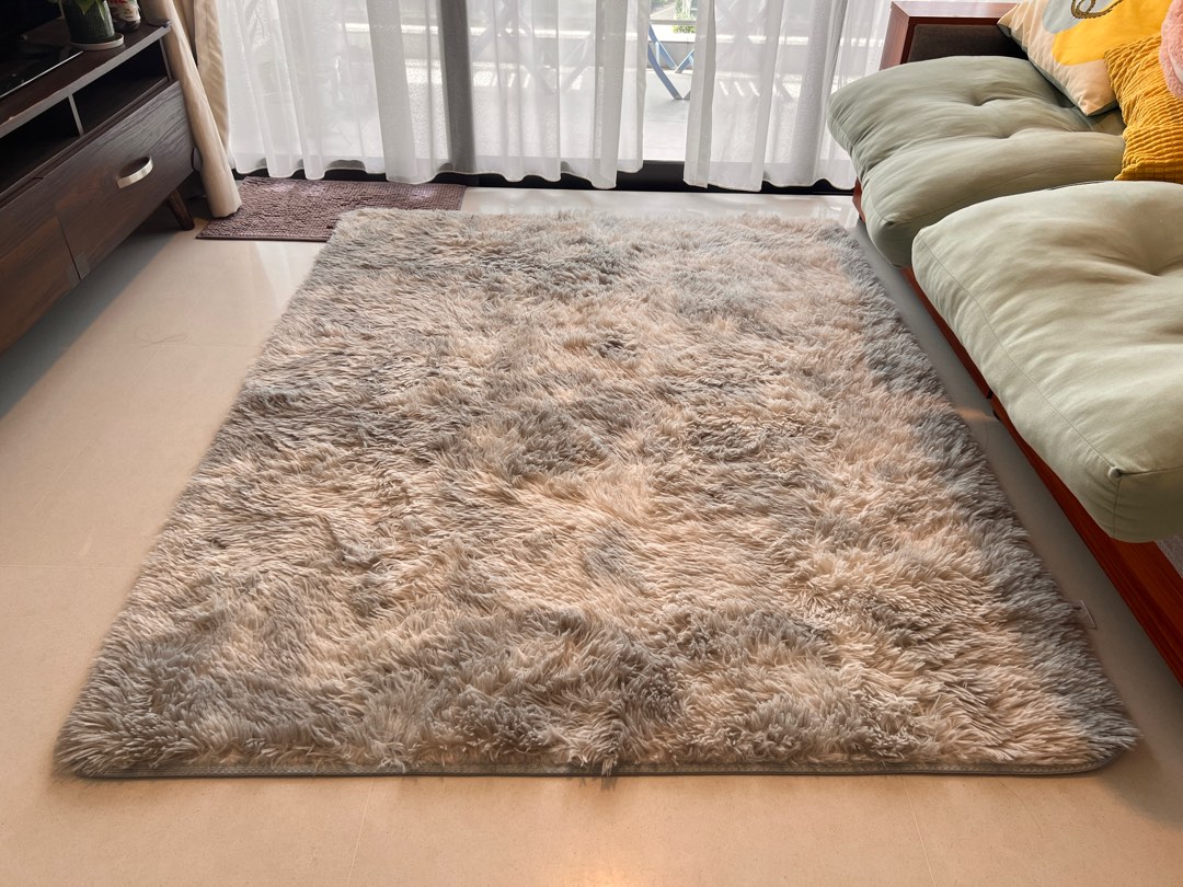 Light grey fur rug, Furniture & Home Living, Home Decor, Carpets, Mats