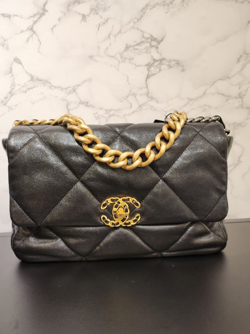 Chanel 19 sales medium black