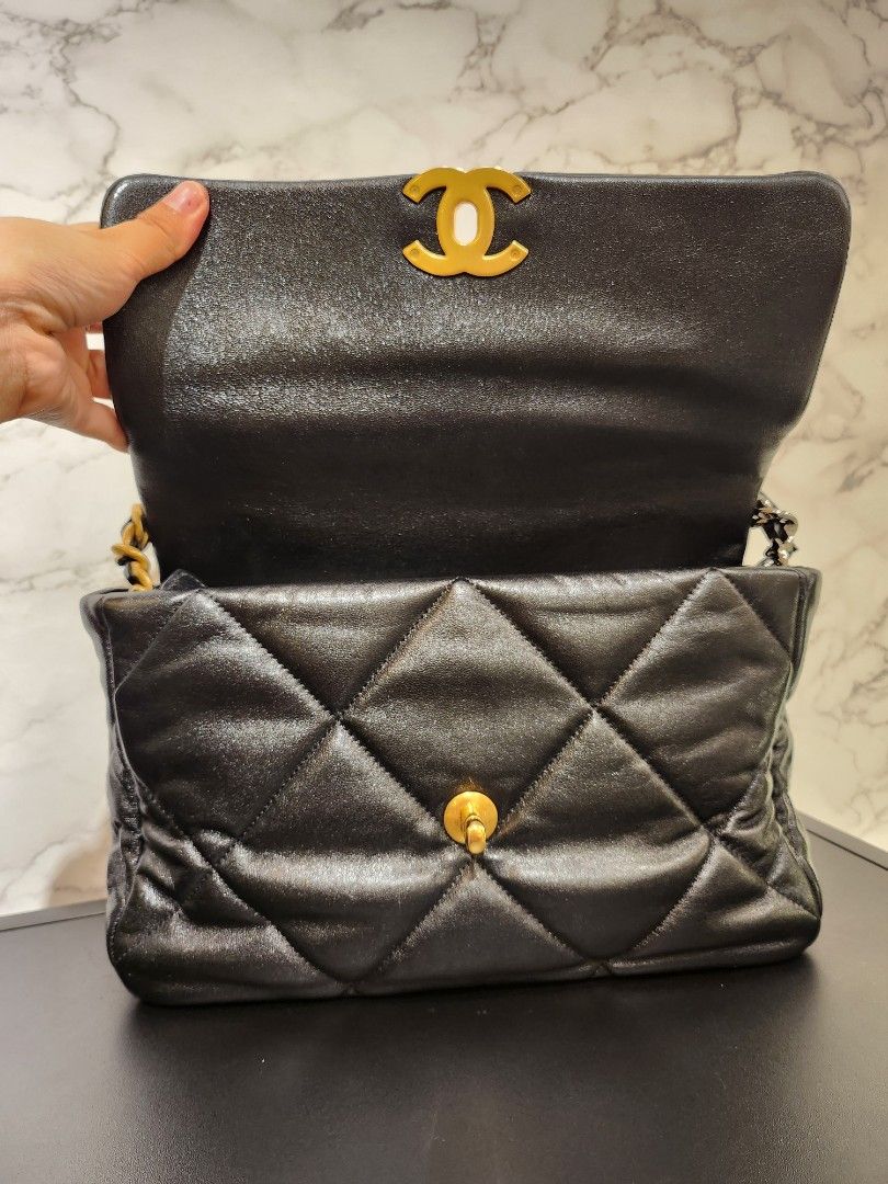 Chanel 19 sales medium black