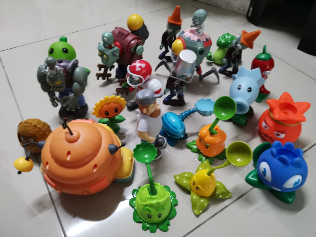 Lot of Original plants vs zombies toy, Hobbies & Toys, Toys & Games on ...
