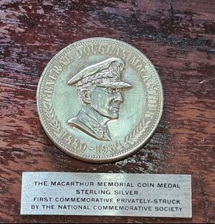 Mac Arthur silver coin medal