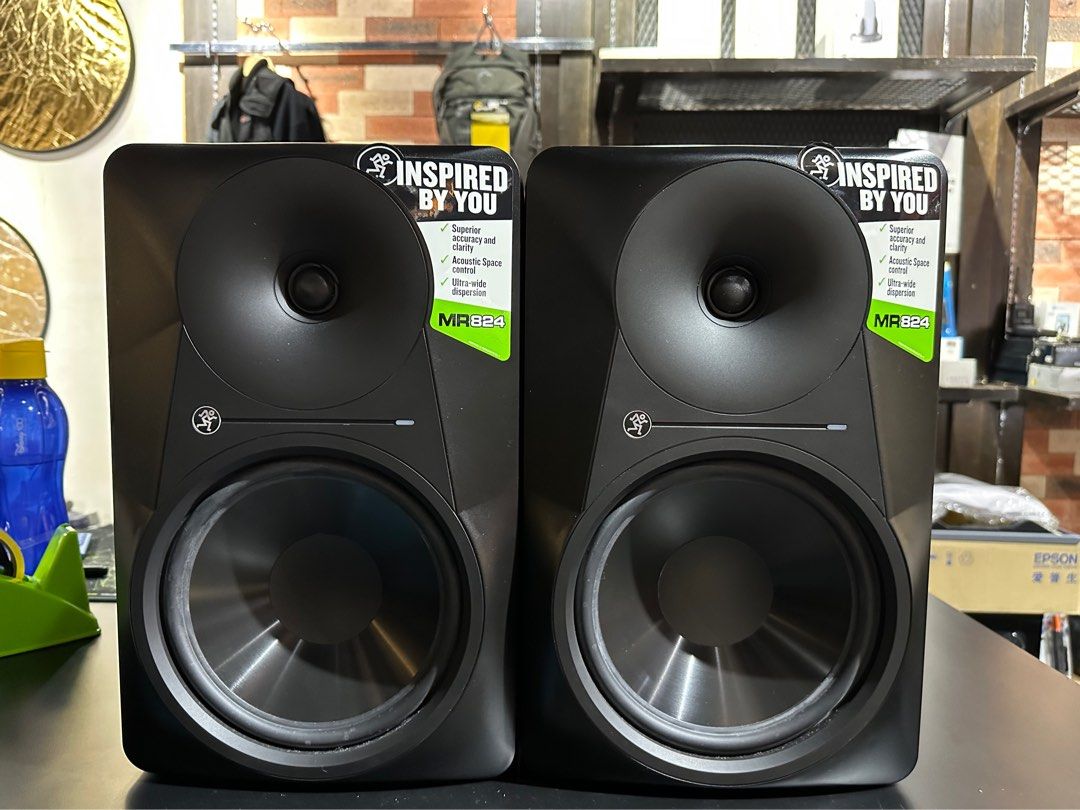 Mackie mr824 8 deals powered studio monitor