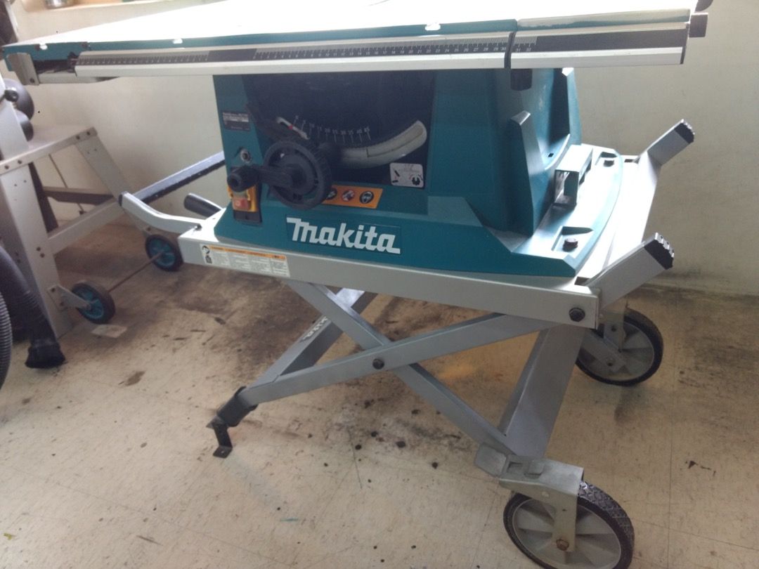 Makita Table Saw MLT100, Furniture & Home Living, Home Improvement