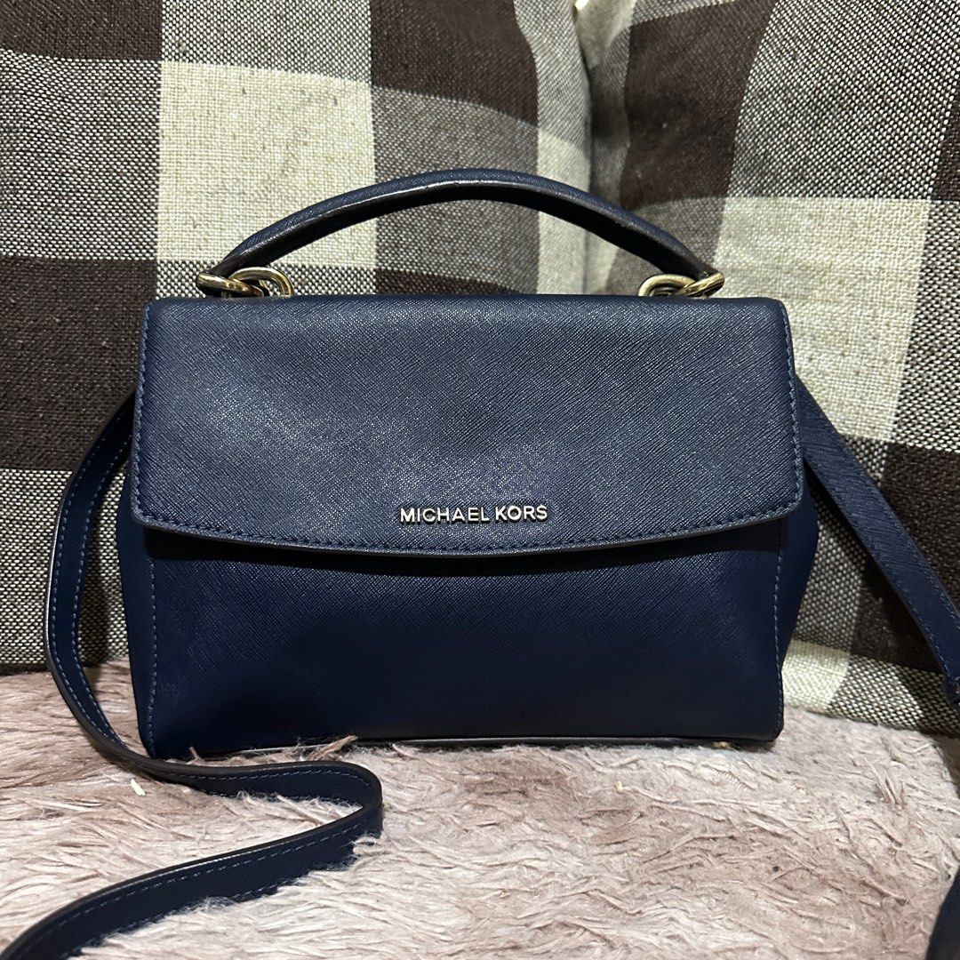 Michael Kors Small Tote Bag two-way, Women's Fashion, Bags & Wallets,  Cross-body Bags on Carousell