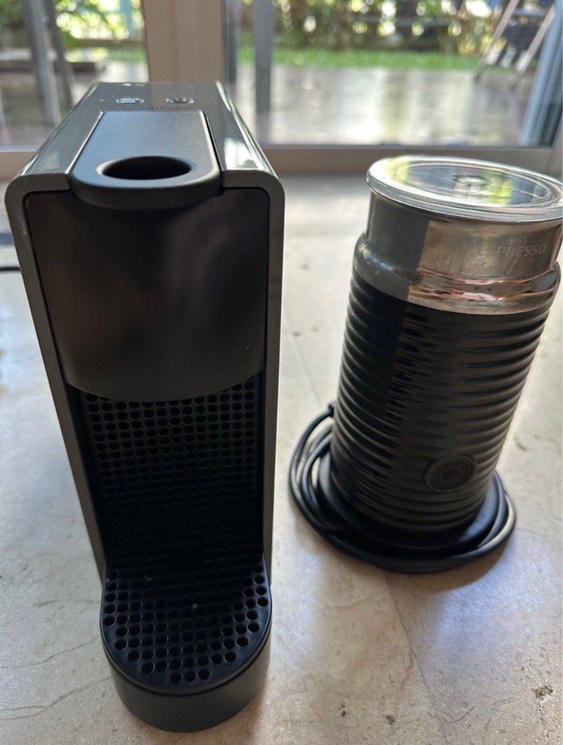 Nespresso Essenza Mini Coffee Machine, gray plus Aeroccino3 Milk