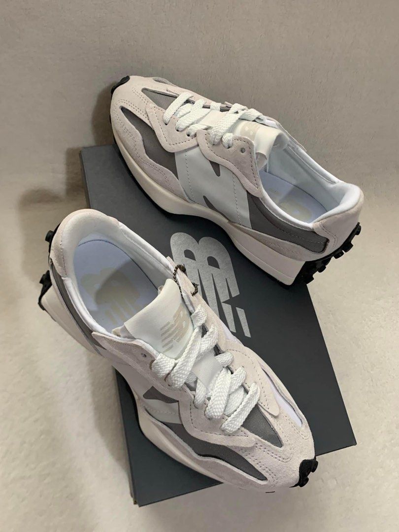 New Balance 327 Womens size 6