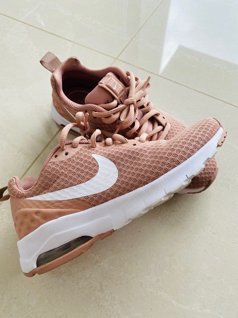 Women's air max motion lw sneaker clearance