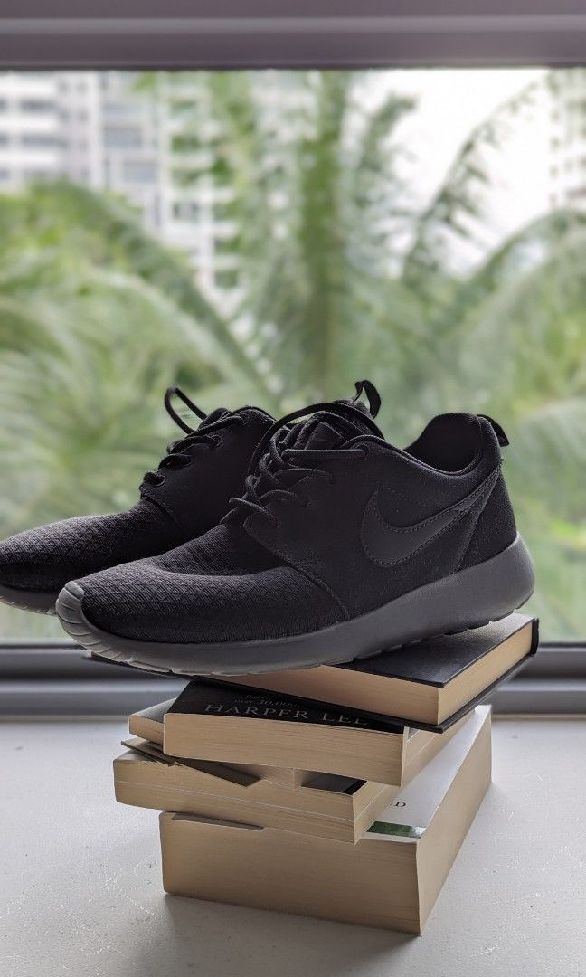 All black clearance runners