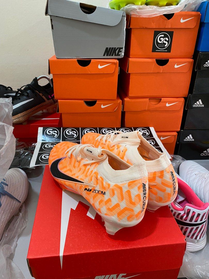 Kasut bola online nike cr7