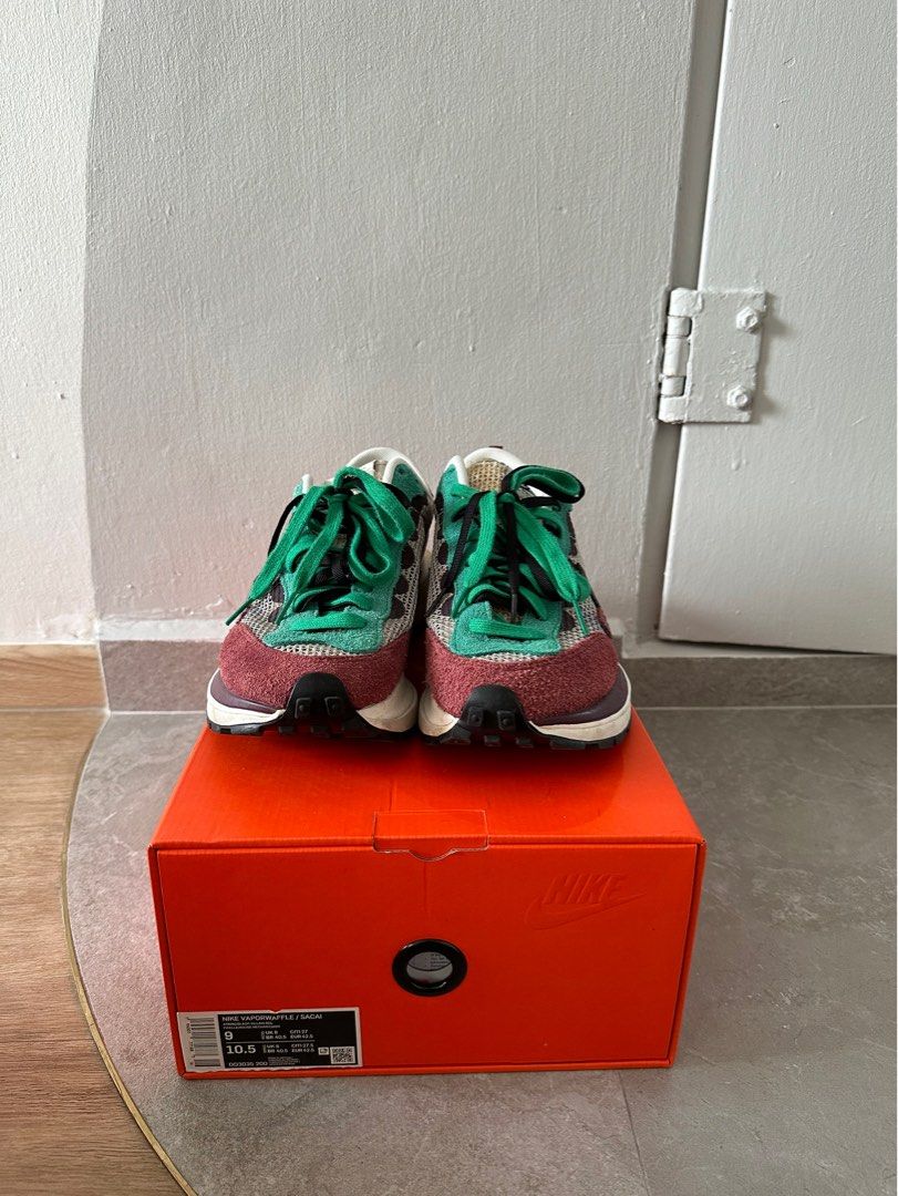 Nike Sacai vaporwaffle villian red, Men's Fashion, Footwear