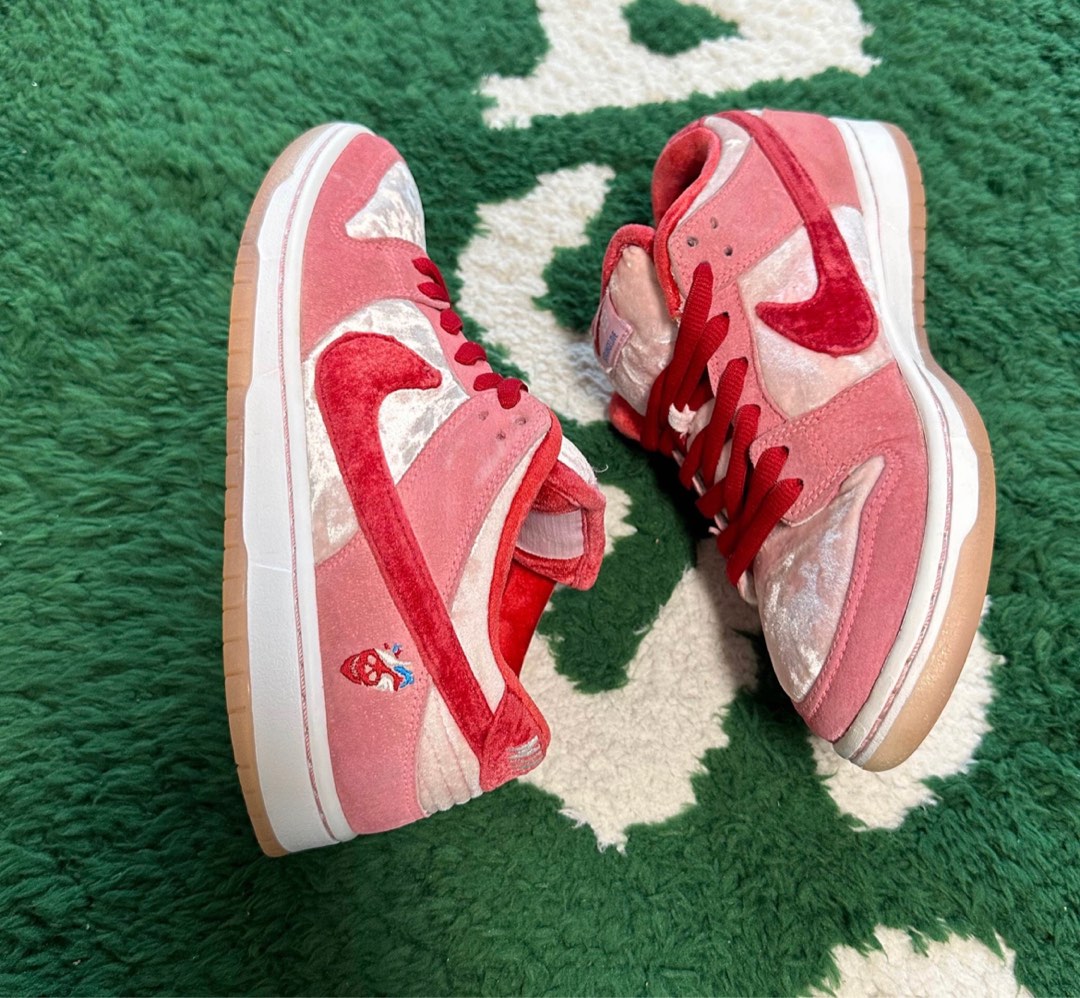 Stranger love nike 2025 sb
