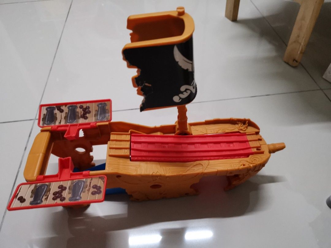 Thomas pirate ship track outlet