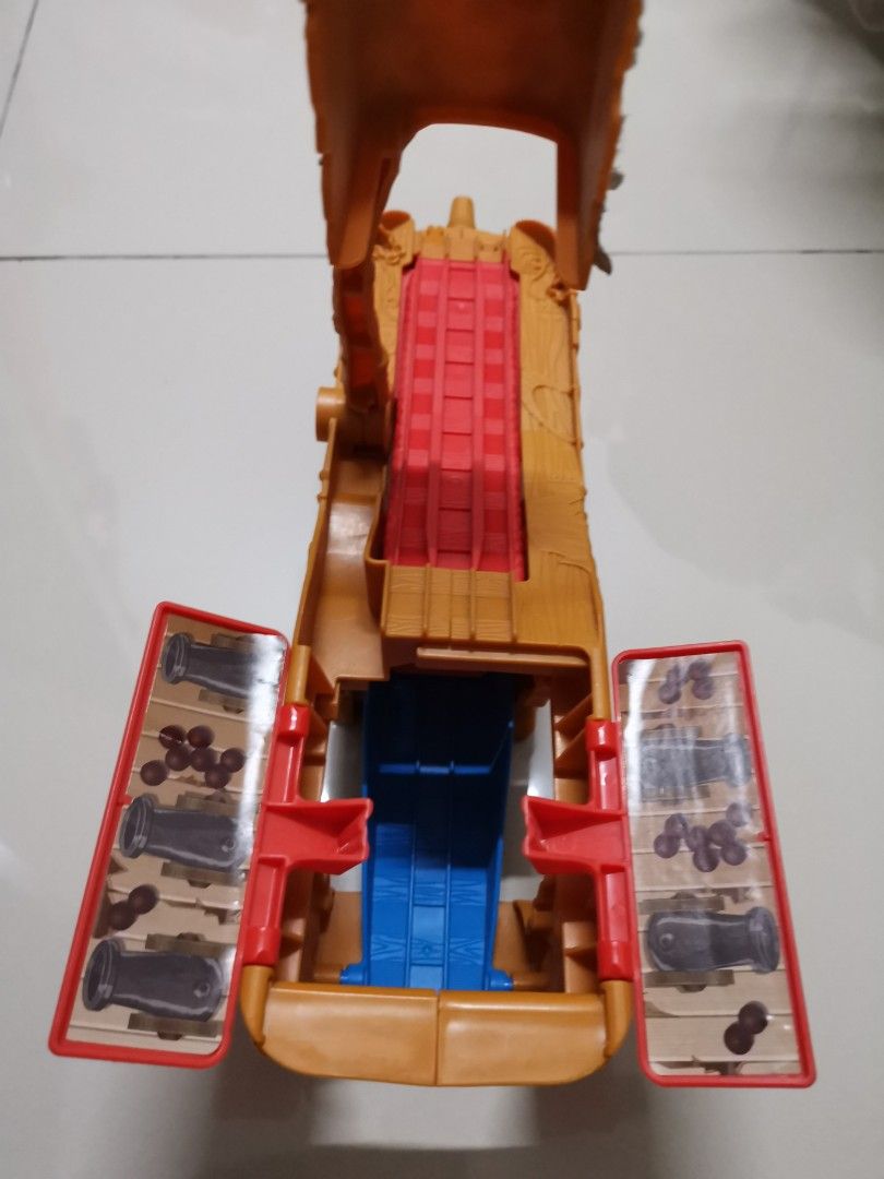 Thomas pirate online ship track