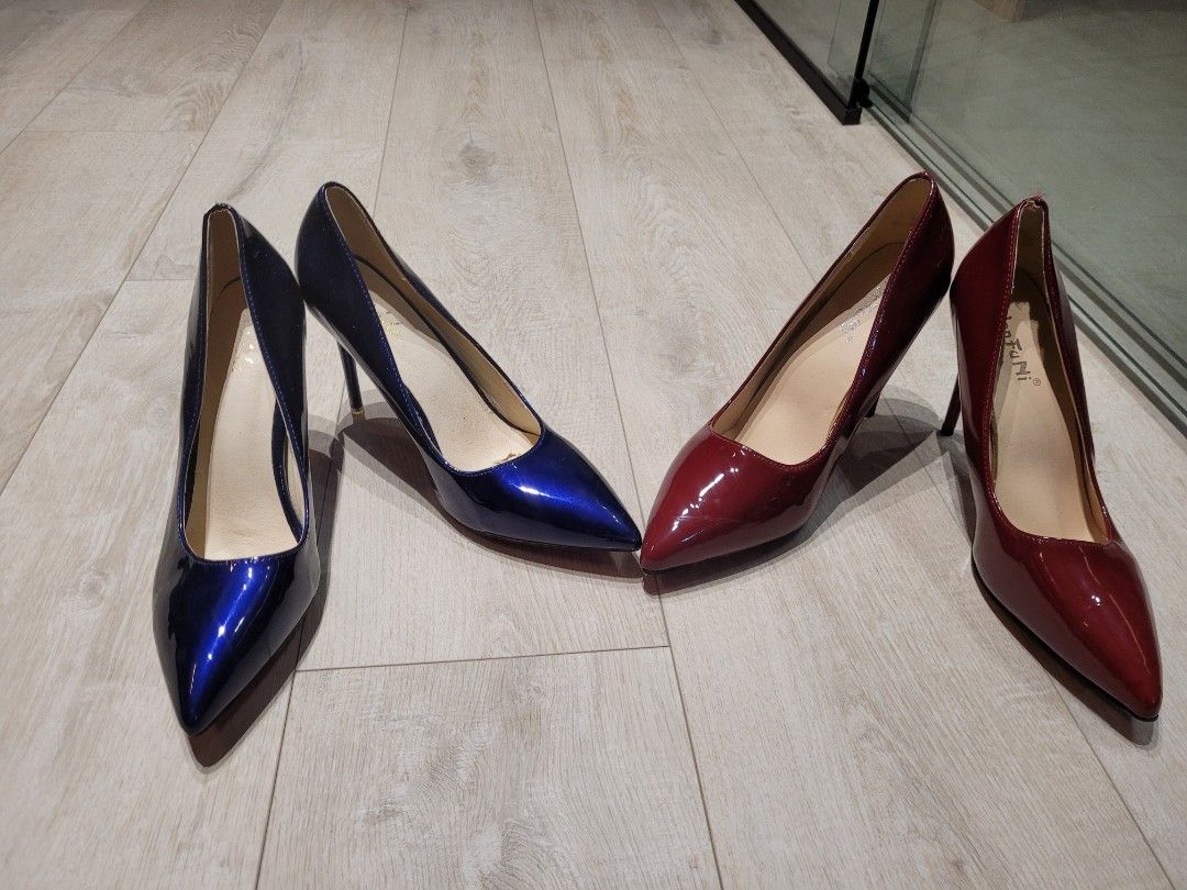 Red and online blue pumps