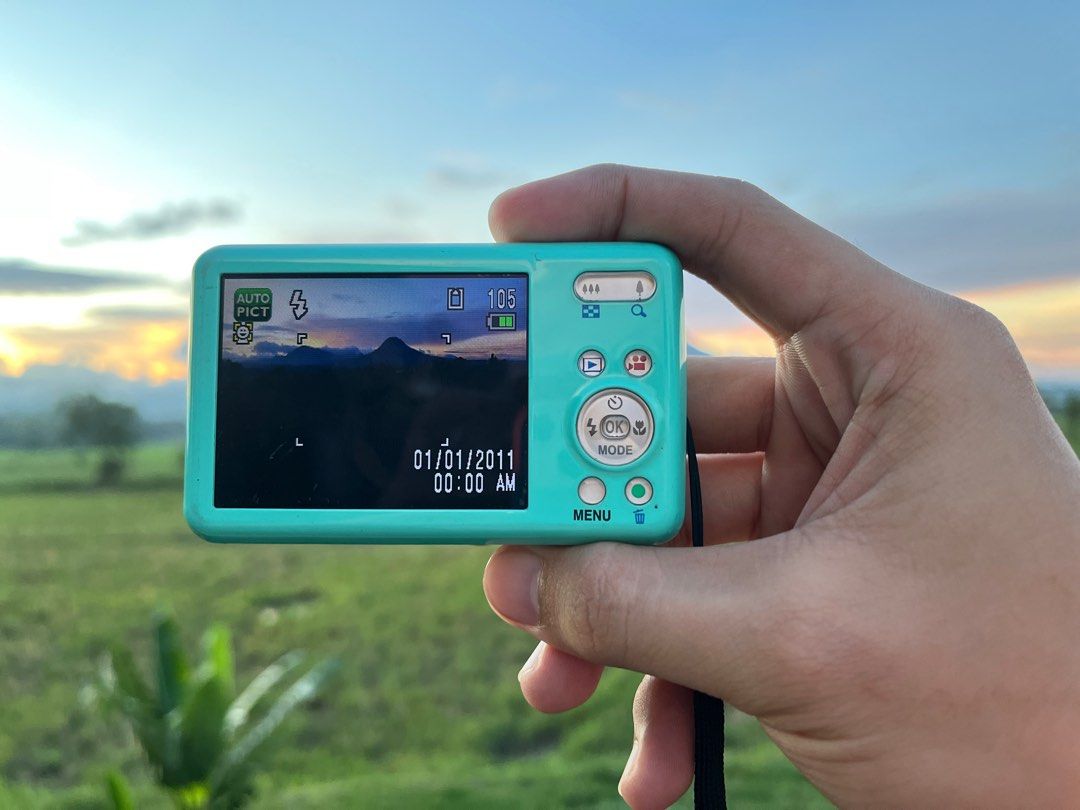 Pentax Optio S1 14MP Compact Digital Camera (Category: Cameras) located in Manila. Submitted by mmeowsz (Listing ID 1249385920, Image 3). Description: ✨Pentax Optio S1 14MP Compact Digital Camera ⤷ ₱5,500 ⤷ no issue ⤷ fully functional ⤷ inclusions: unit, battery, universal charger, strap, sd card, leather case • High Resolution 14MP Sensor • 5x Wide-Angle 28-140mm Optical Zoom Lens • 1280x720p HD Video • Bright 2.7" LCD Monitor Screen • Shake Red