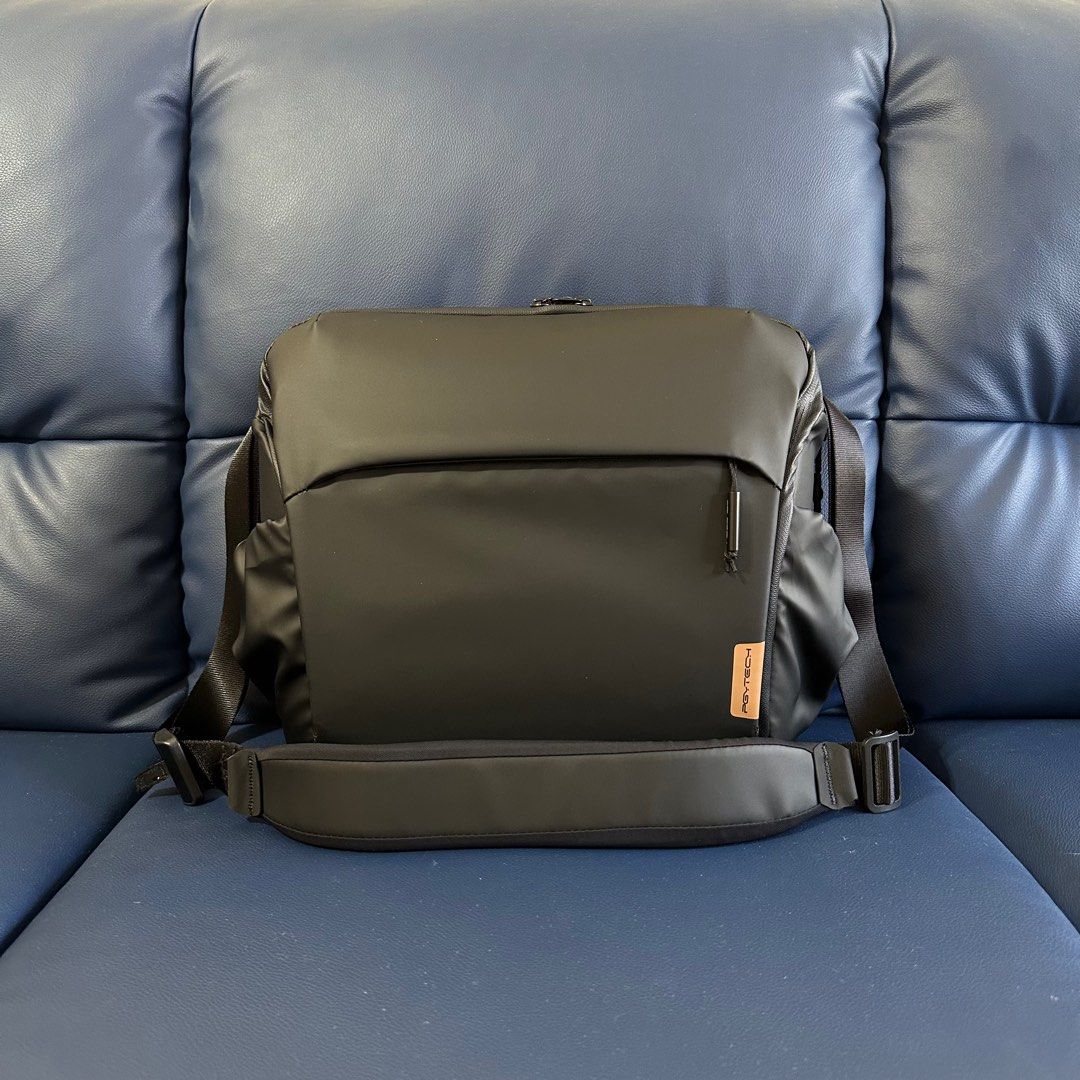 PGYTECH OneGo Shoulder camera bag 10L (Black), Photography, Photography