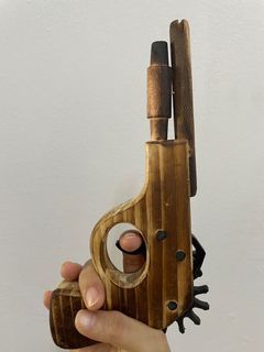 Pistol kayu