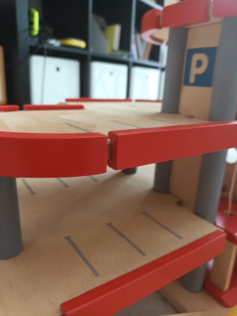 U.P 362 PLAN TOYS parking Garage, Babies & Kids, Infant Playtime on