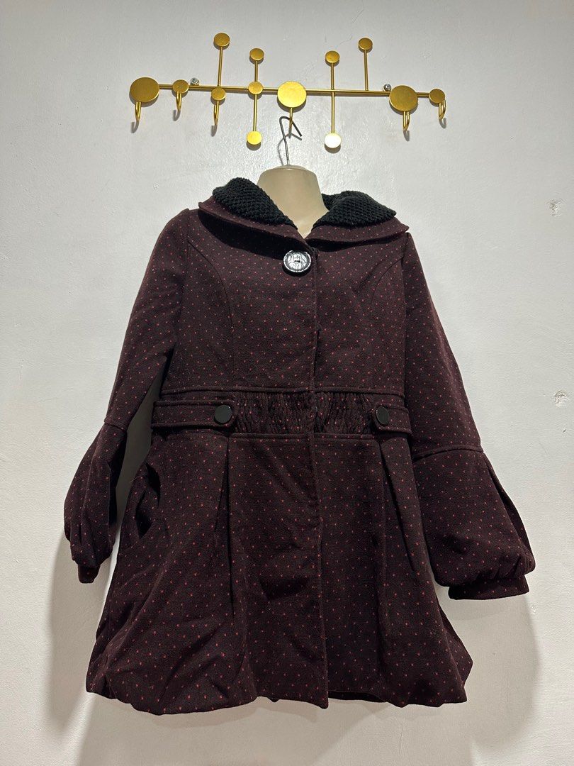 Pre-loved winter clothes (Category: Coats, Jackets and Outerwear) located in Malabon City. Submitted by jasDR (Listing ID 1249341749, Image 1). Description: .