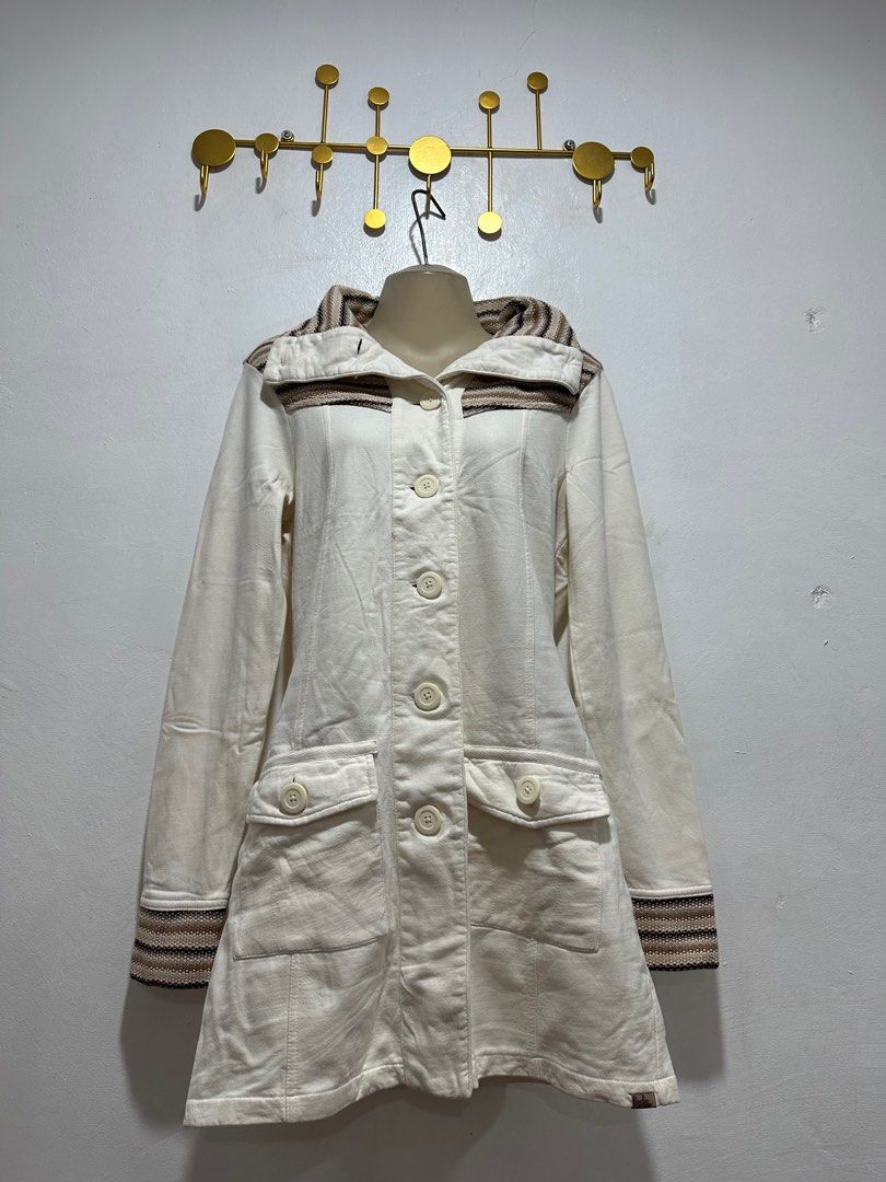 Pre-loved winter clothes (Category: Coats, Jackets and Outerwear) located in Malabon City. Submitted by jasDR (Listing ID 1249341749, Image 2). Description: .