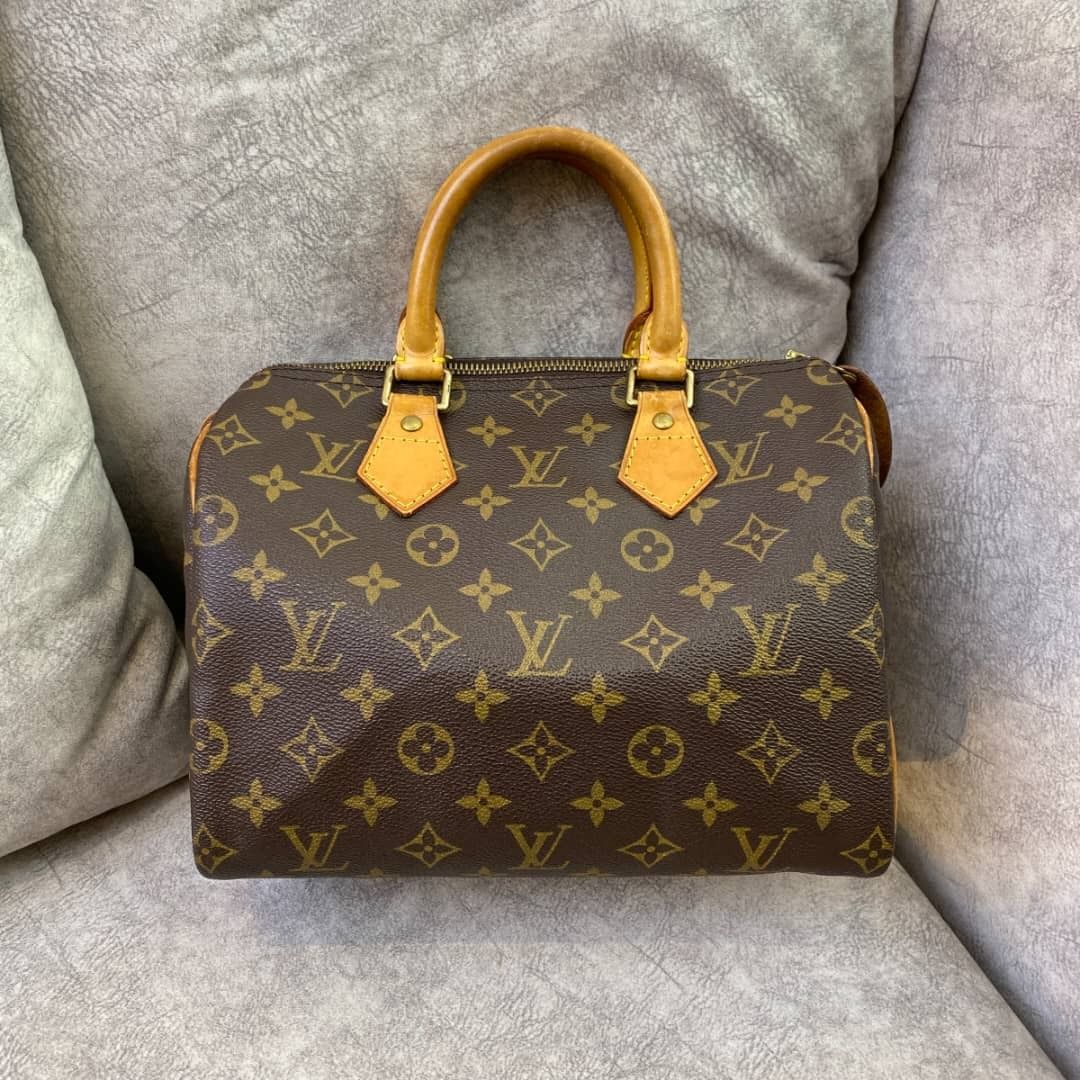 Authentic Louis Vuitton Monogram Speedy 25 Bag, Luxury, Bags & Wallets on  Carousell