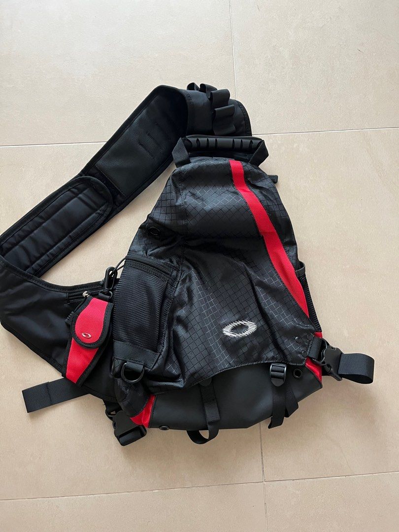 Rare 2000s Oakley sandbag sling bag (sf only), 男裝, 袋, 小袋