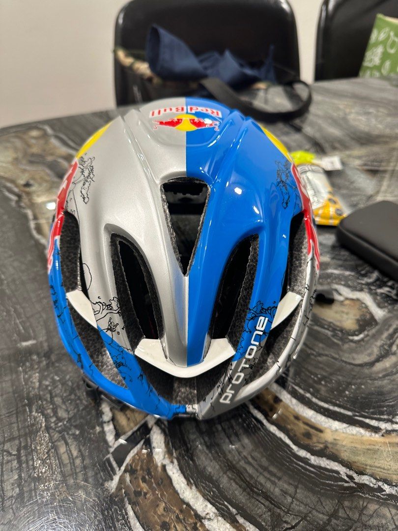 Red bull top cycling helmet giro