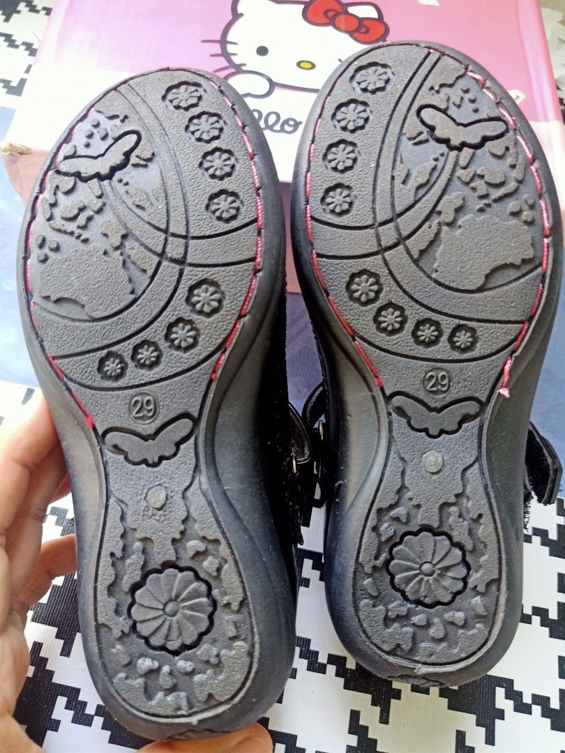 School kids shoes size 29 (Category: Babies & Kids Fashion) located in Manila. Submitted by warmfire.3fd685 (Listing ID 1249311385, Image 2). Description: gifted this summer. di na nagkasya ay inabot ng pasukan. brand: original hello kitty bought in SM size: 29 probably around 17cm original price: 1099 selling for 800pesos.