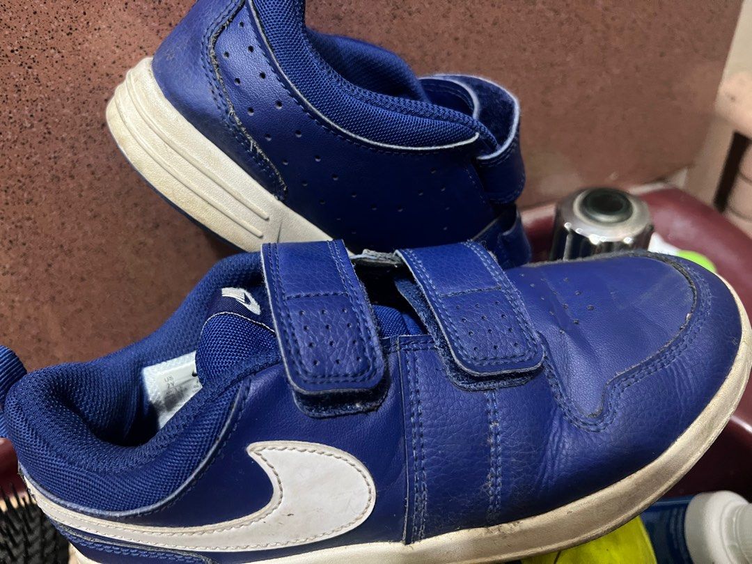 Sepatu anak SD kelas 2 3 masih bagus bgt bli di counter outlet resmi NIKE di taman anggrek nego tipis jual udh kecil dipake sebentar alas msh tebel