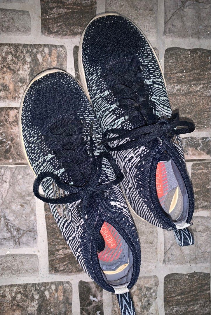 Skechers air deals cooled burst