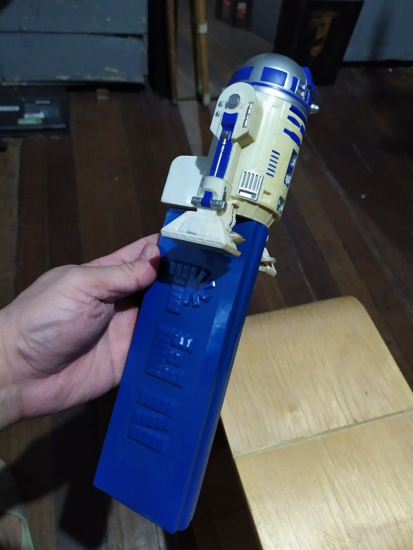 star wars r2d2 pez giant (Category: Western Merchandise) located in Quezon City. Submitted by toys_r_here (Listing ID 1249343703, Image 1). Description: missing base As is po Pa check nlng ng condition sa pics What you see is what you get haggle pwede PM ME FOR MORE QUESTIONS First to pay gets the item ship pwed din Qc area near quezon ave. Payment pwede bdo bpi.