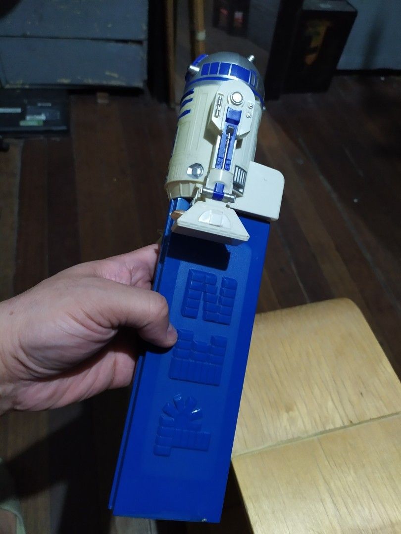 star wars r2d2 pez giant (Category: Western Merchandise) located in Quezon City. Submitted by toys_r_here (Listing ID 1249343703, Image 3). Description: missing base As is po Pa check nlng ng condition sa pics What you see is what you get haggle pwede PM ME FOR MORE QUESTIONS First to pay gets the item ship pwed din Qc area near quezon ave. Payment pwede bdo bpi.