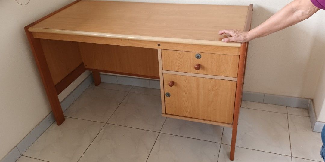 Study Table (Category: Tables & Sets) located in Singapore. Submitted by wiseforest.76947c (Listing ID 1249365142, Image 1). Description: .