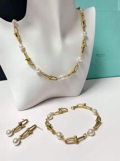 Tifanny & Co Gold Necklace, bracelet and earrings