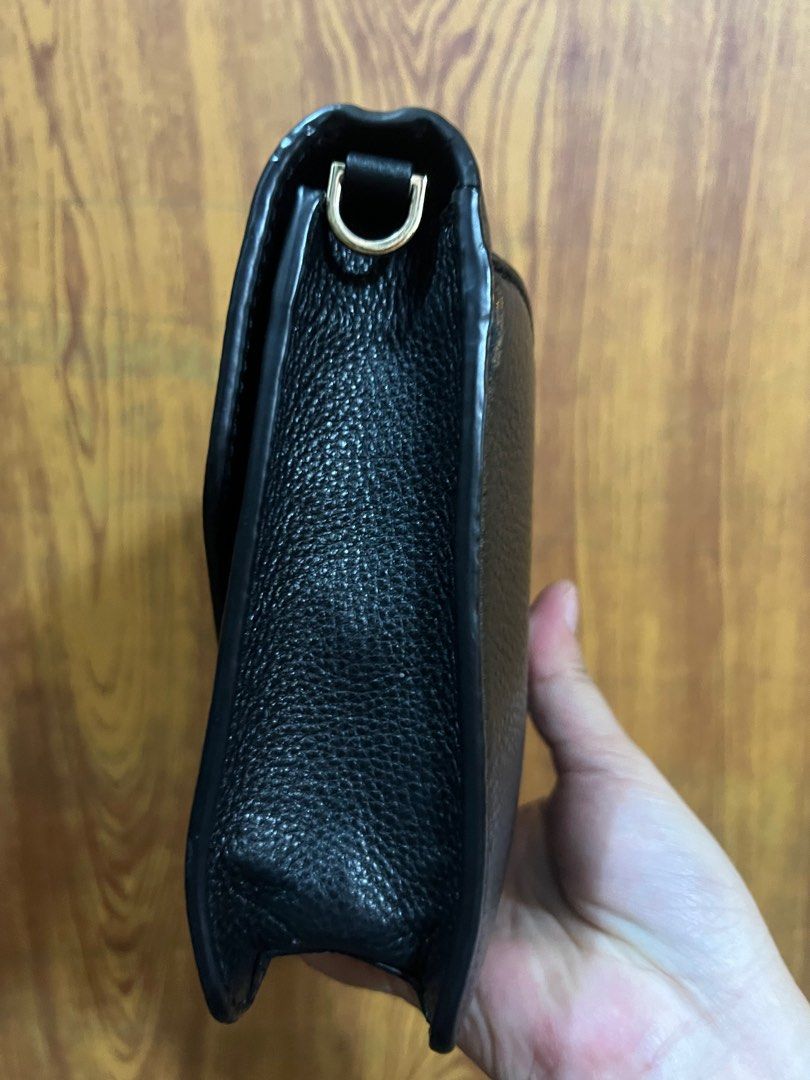 Tory burch (Category: Luxury Bags & Wallets) located in Valenzuela. Submitted by dianzskiyo (Listing ID 1249335233, Image 3). Description: Selling this auth tory burch kira envelope crossbody bag - leather type material - pls see photos for bag condition (with light nail scratch) - mejo lose un lock - still gold hardwares - light fadings on front lock - last pic for reference only - +SF ‼️ PLS MANAGED UR EXPECTATION - THIS IS NOT BNEW ‼️ ‼️ sligh