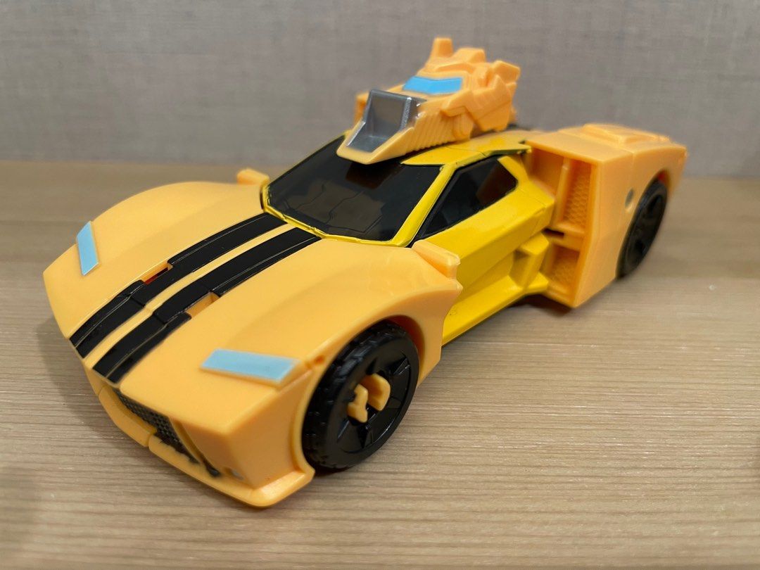 Transformers Earthsparks Deluxe Class Bumblebee, Hobbies & Toys, Toys