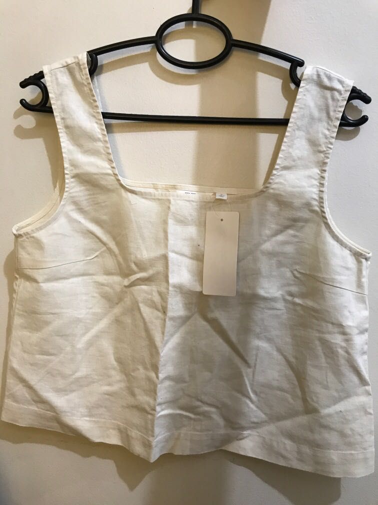 Uniqlo Linen Top (Category: Sleeveless) located in Manila. Submitted by _essentials_ (Listing ID 1249351904, Image 1). Description: .