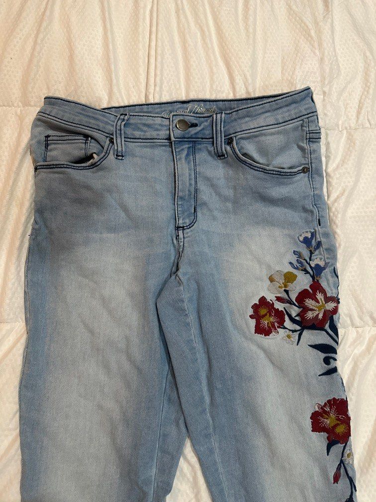 Universal Thread Floral Embroidered Blue Denim Jeans