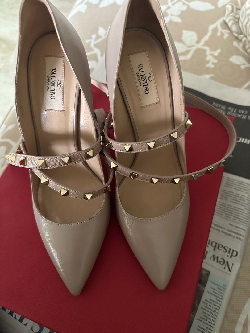 Valentino nude heels, Women's Fashion, Footwear, Heels on Carousell