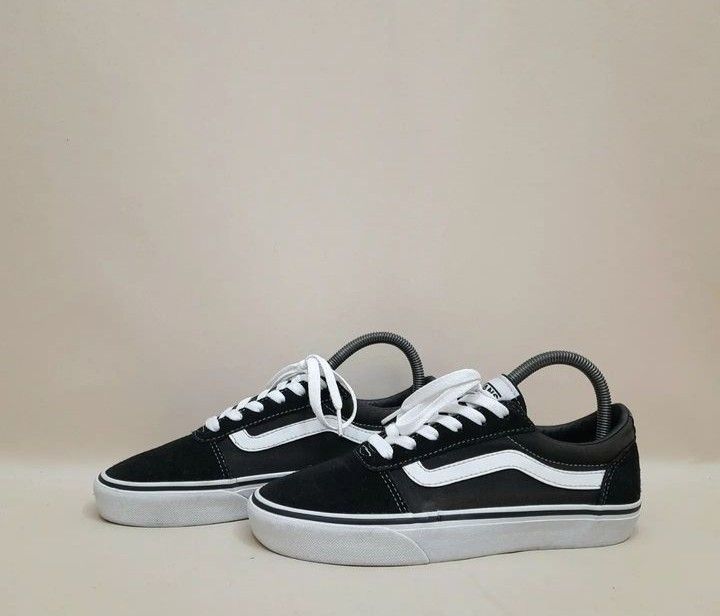 Vans Ward Black White Size 37 23 5 Fesyen Pria Sepatu Sneakers