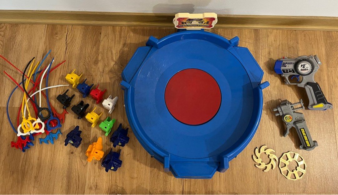 VINTAGE Bey Ultimate Stadium, Bey Blades and Remote Controlled Bey ...