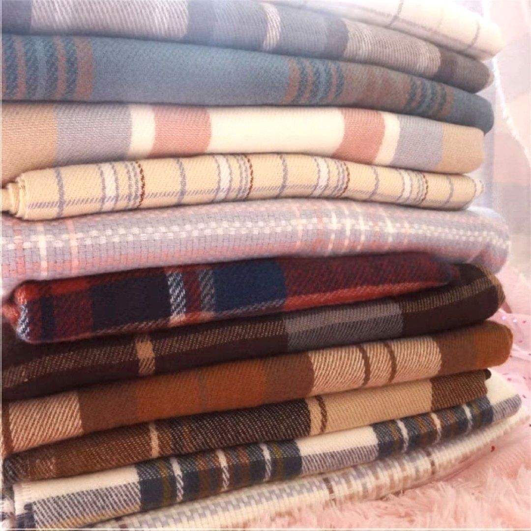 Men's and women's fashion accessories top